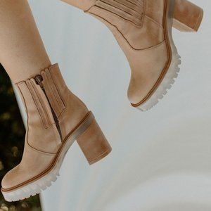 Free People James Chelsea Chunky Heel Almond Boots 38 NEW